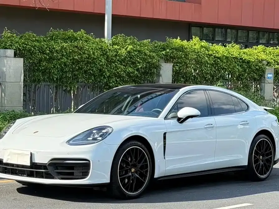Porsche Panamera — фото 1