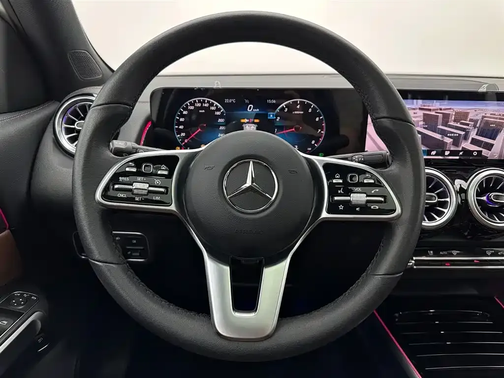 Mercedes-Benz GLB — фото 10