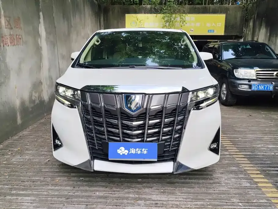 Toyota Alphard — фото 9