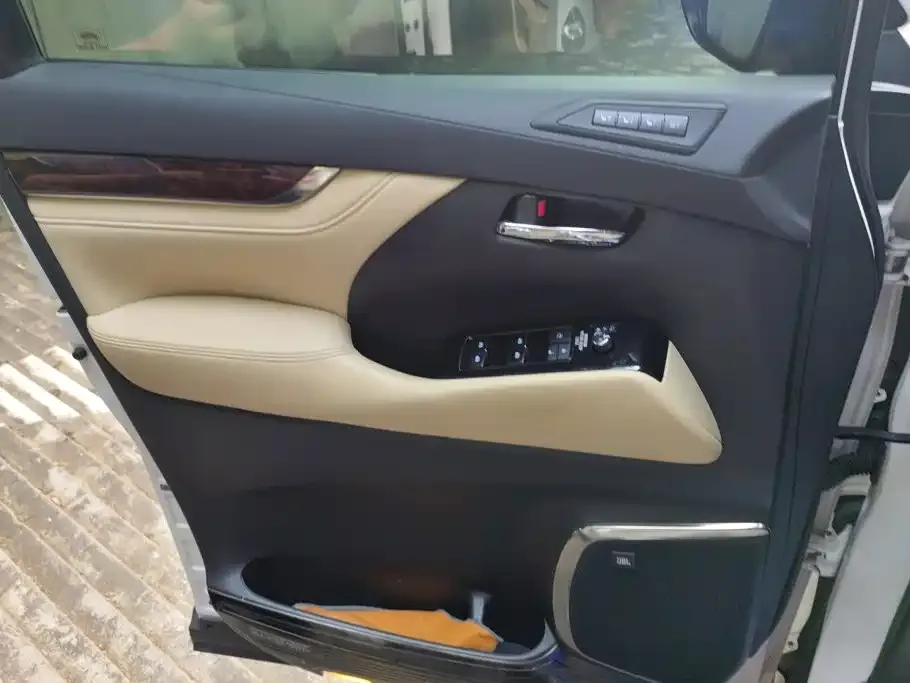 Toyota Alphard — фото 3