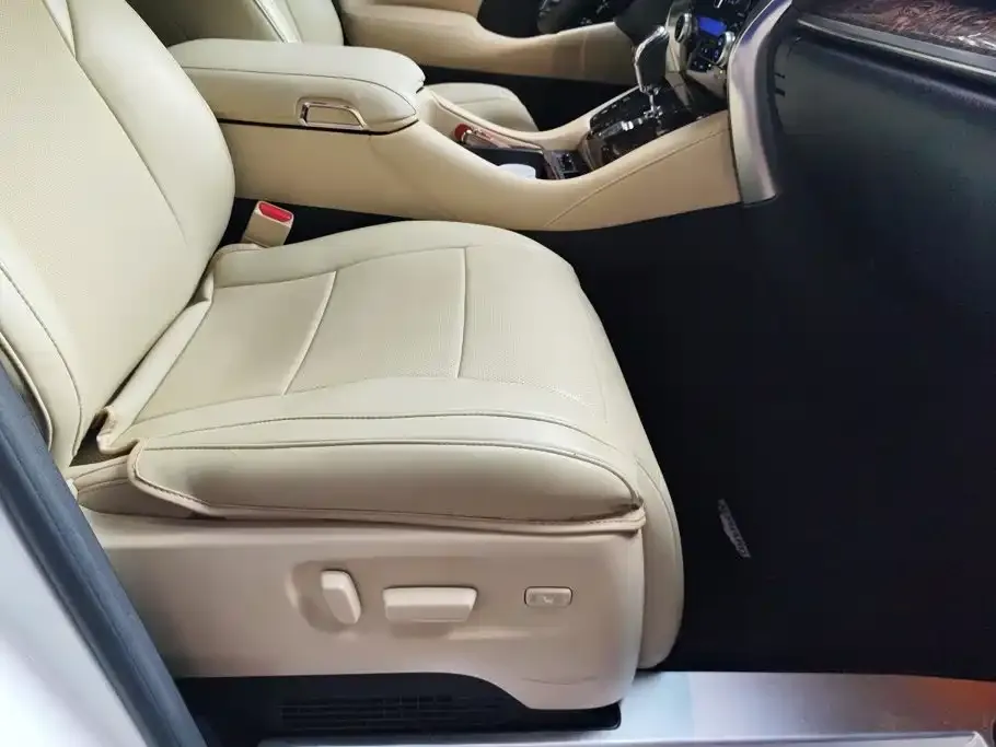 Toyota Alphard — фото 2