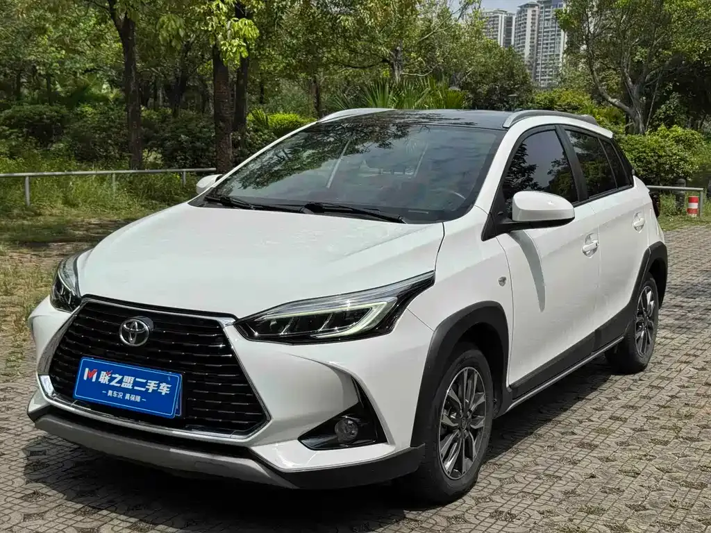 Toyota Yaris L — фото 1