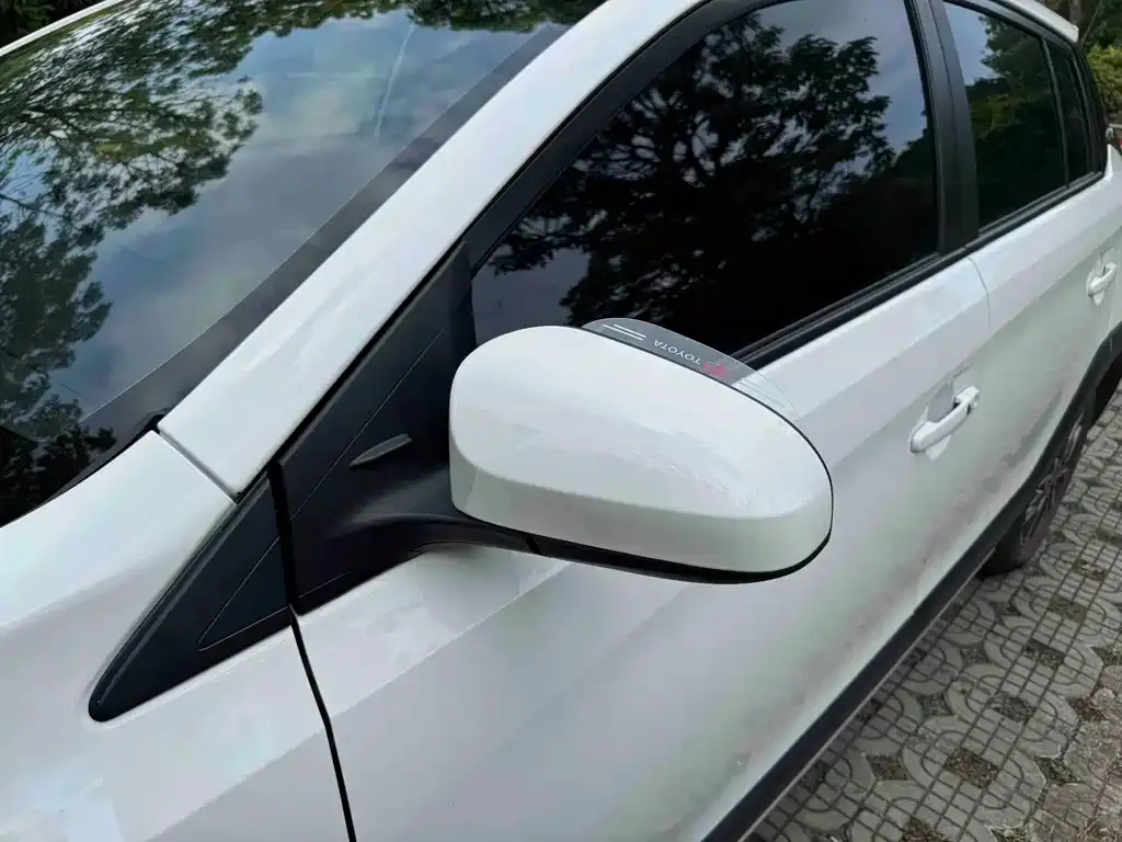 Toyota Yaris L — фото 3