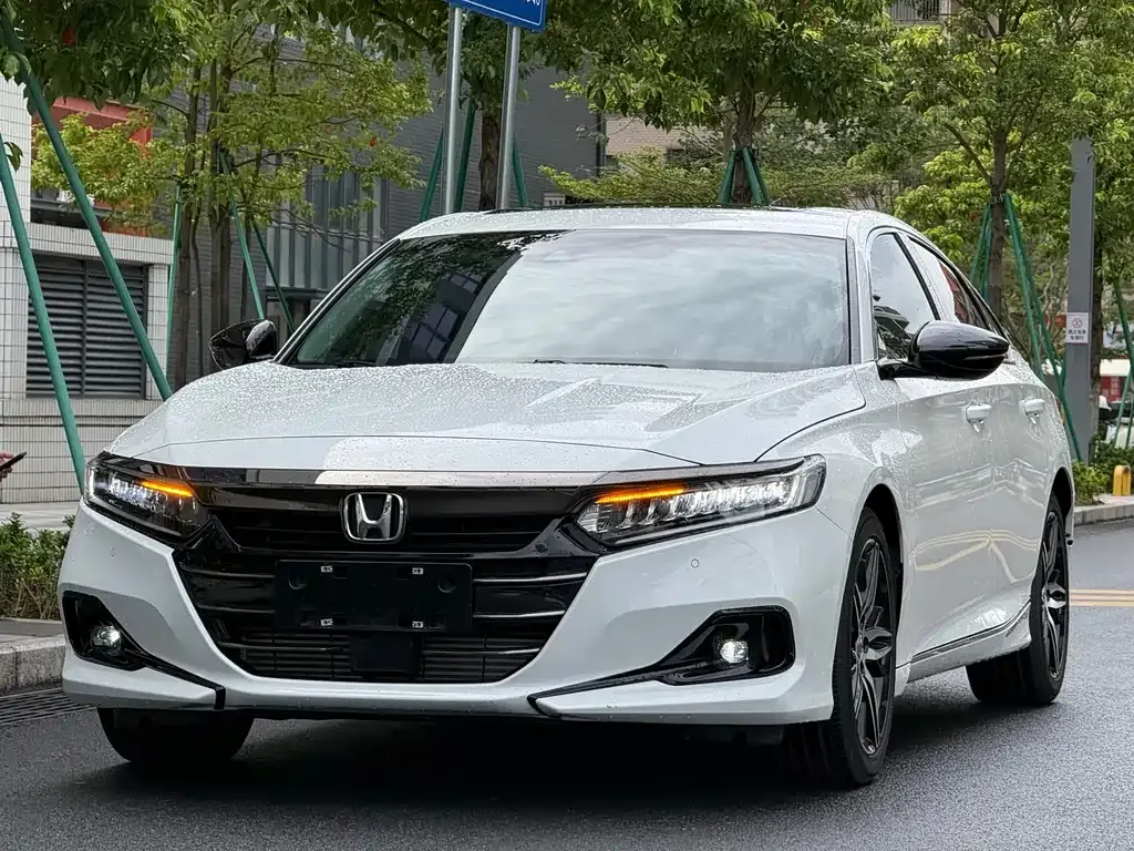 Honda Accord — фото 1