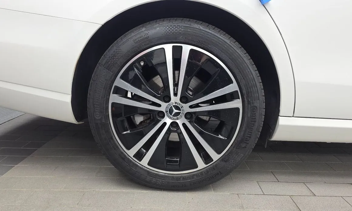Mercedes-Benz E-Class — фото 7