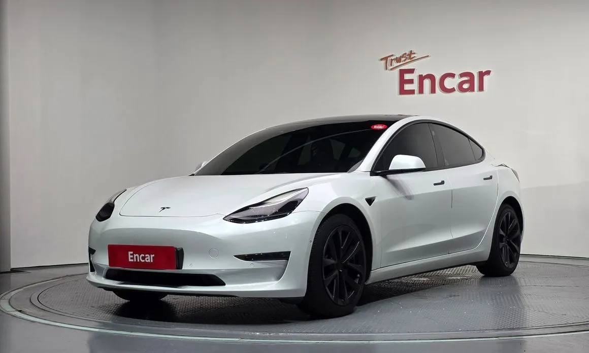 Tesla Model 3 — фото 1