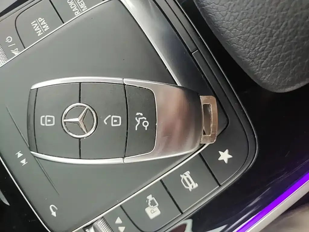 Mercedes-Benz EQB — фото 4
