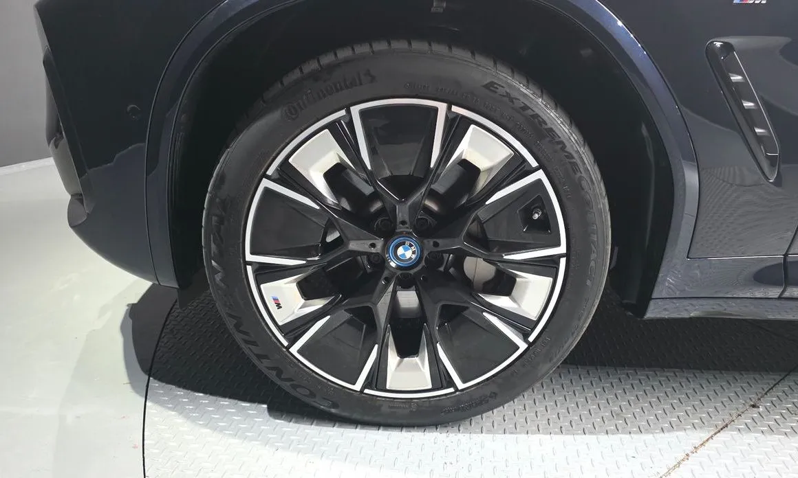 BMW iX3 — фото 2