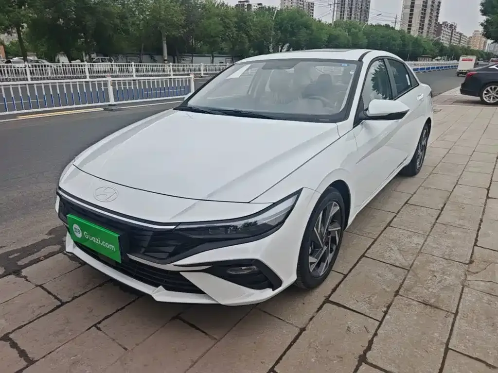 Hyundai Elantra — фото 7