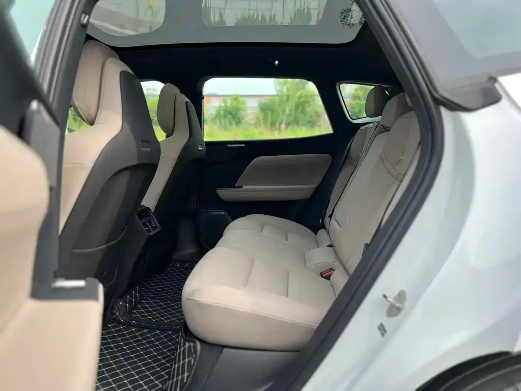 Volvo XC70 Plug-in Hybrid — фото 2