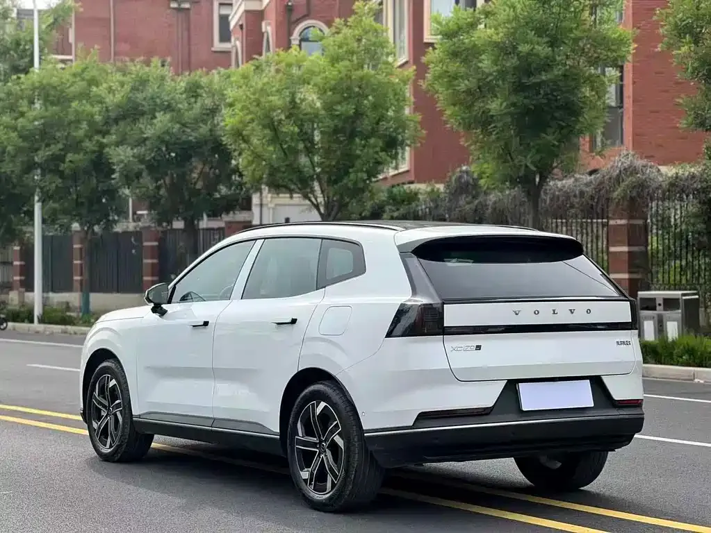Volvo XC70 Plug-in Hybrid — фото 5