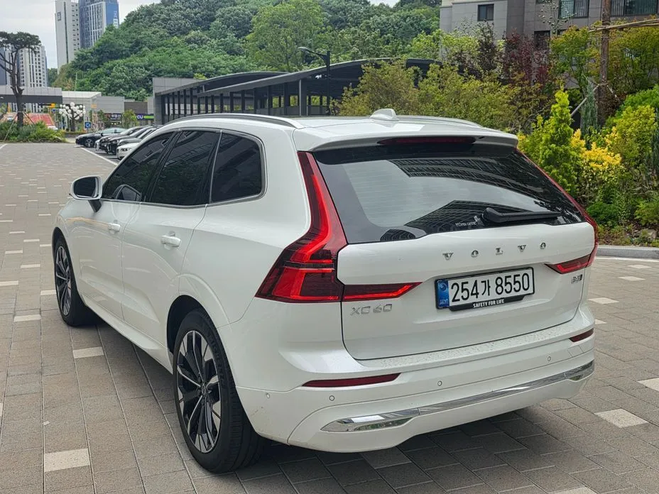 Volvo XC60 — фото 9