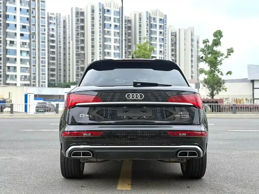 Audi Q5L — фото 5