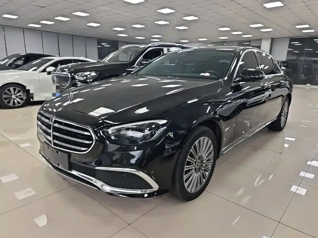 Mercedes-Benz E-Class — фото 1