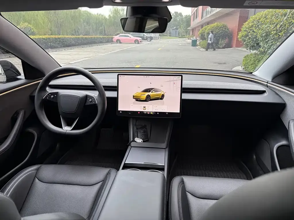Tesla Model 3 — фото 2