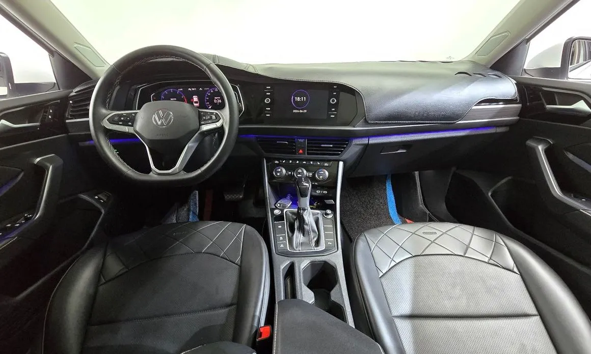 Volkswagen Jetta — фото 8
