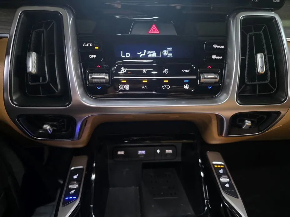 Kia Sorento — фото 8