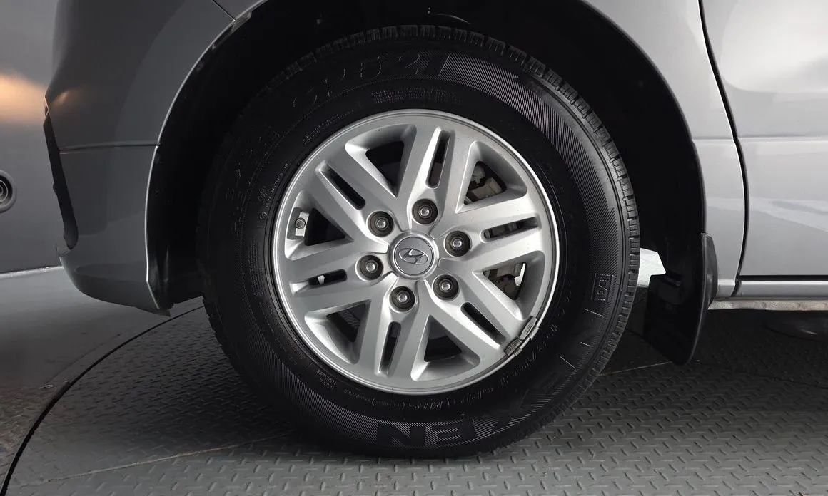 Hyundai Starex — фото 10