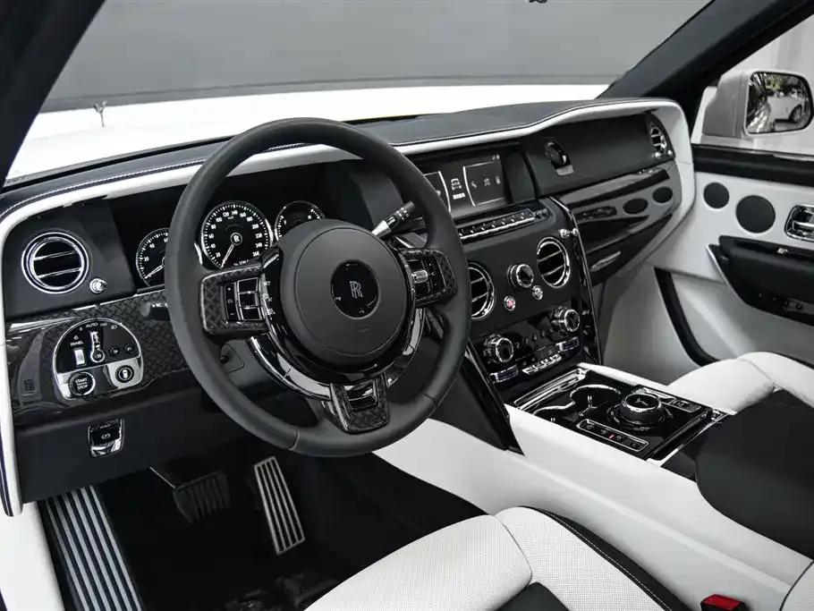 Rolls-Royce Cullinan — фото 10