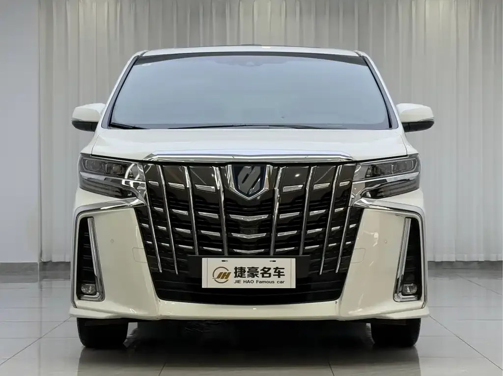 Toyota Alphard — фото 1