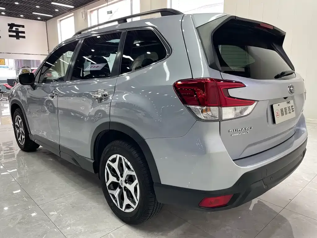 Subaru Forester — фото 9