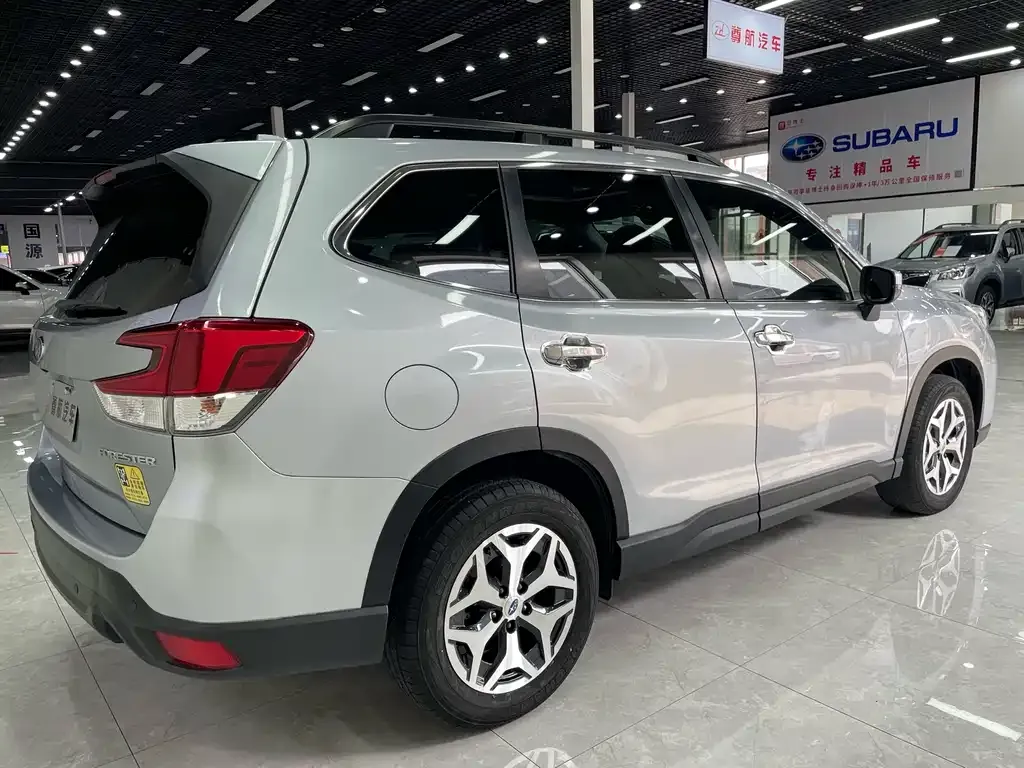 Subaru Forester — фото 4