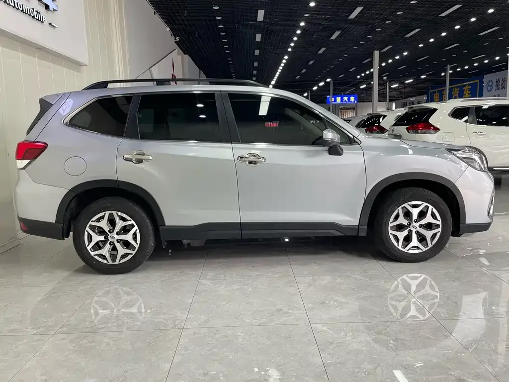 Subaru Forester — фото 5