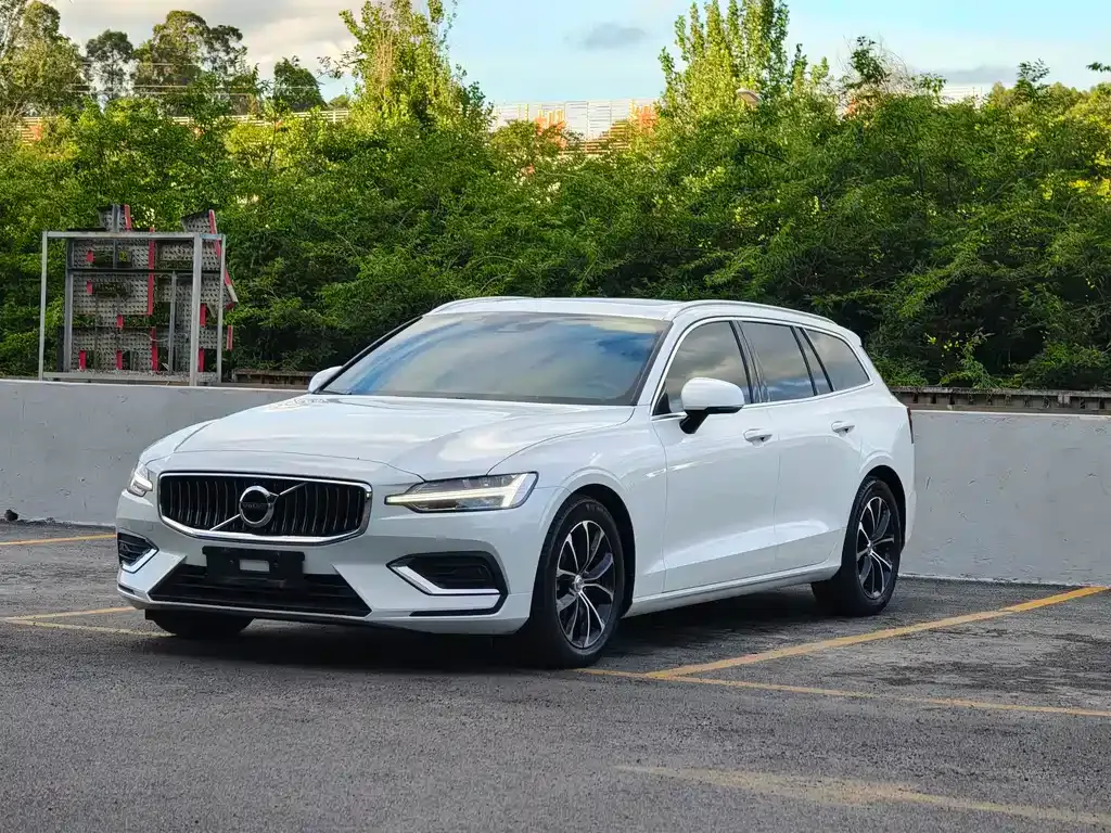 Volvo V60 — фото 1