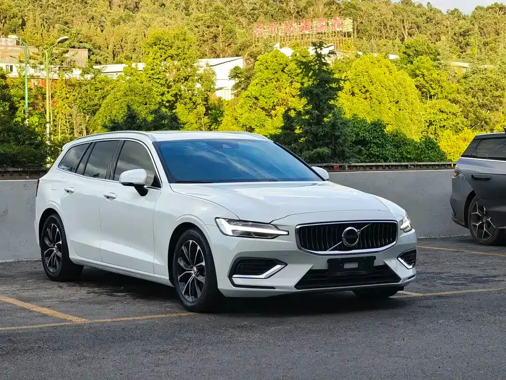 Volvo V60 — фото 10