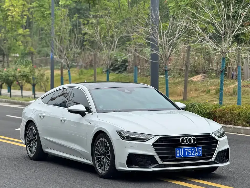 Audi A7 — фото 1