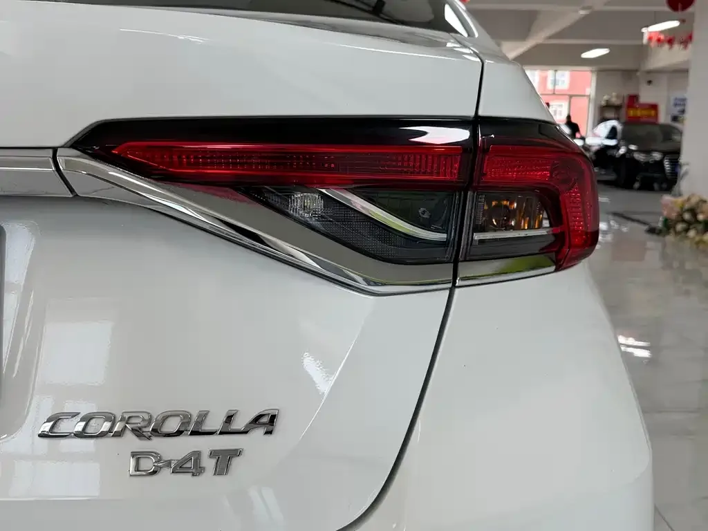 Toyota Corolla — фото 2