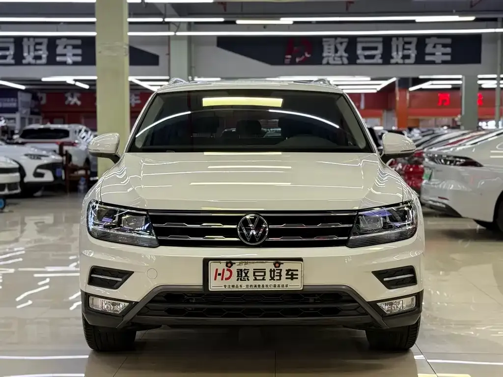 Volkswagen Tiguan L — фото 3