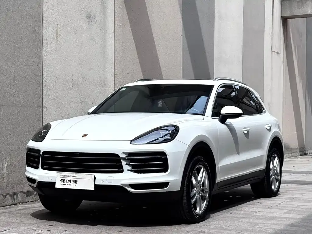 Porsche Cayenne — фото 1