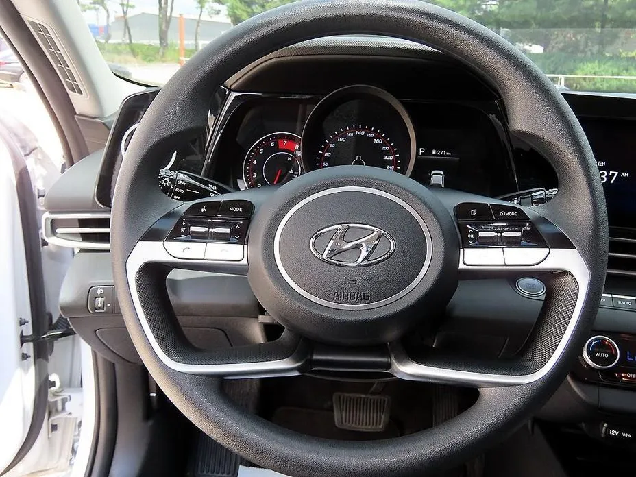 Hyundai AVANTE — фото 3
