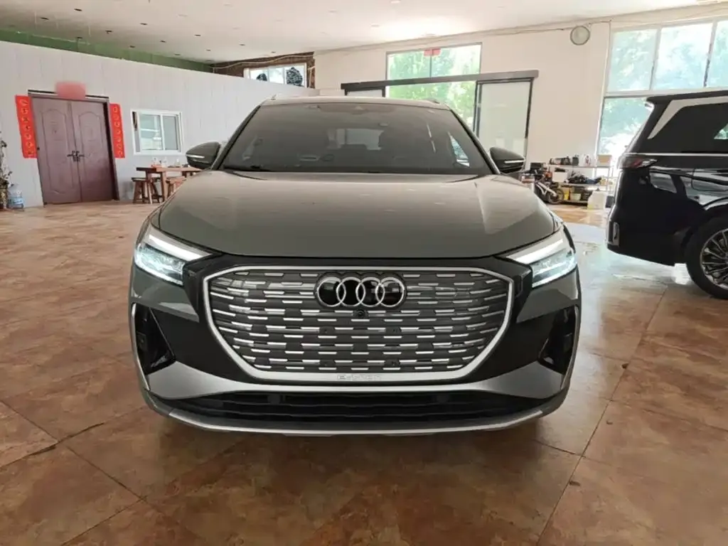 Audi Q4 e-tron — фото 8