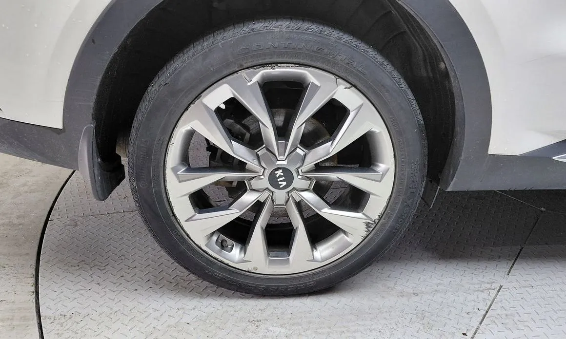 Kia Sorento — фото 7