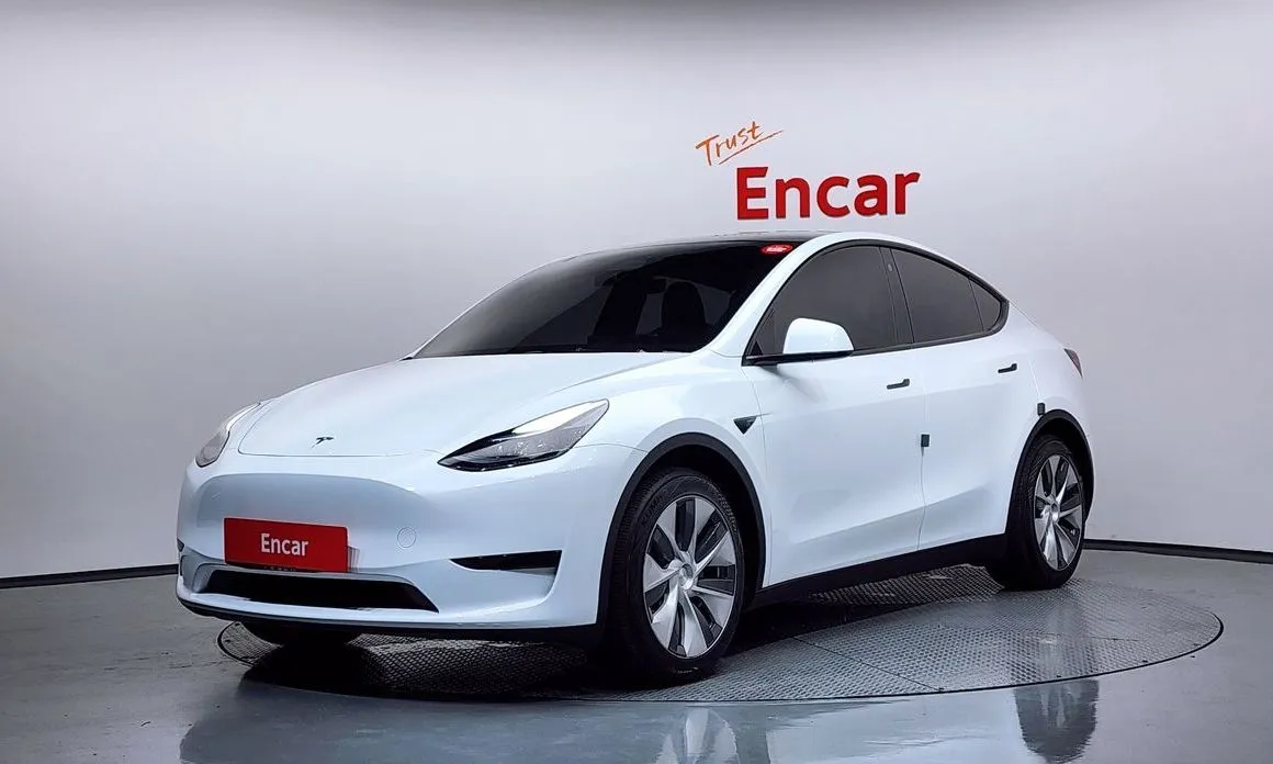 Tesla Model Y — фото 1
