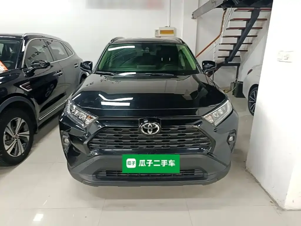 Toyota RAV4 — фото 5