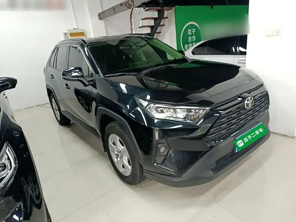 Toyota RAV4 — фото 4
