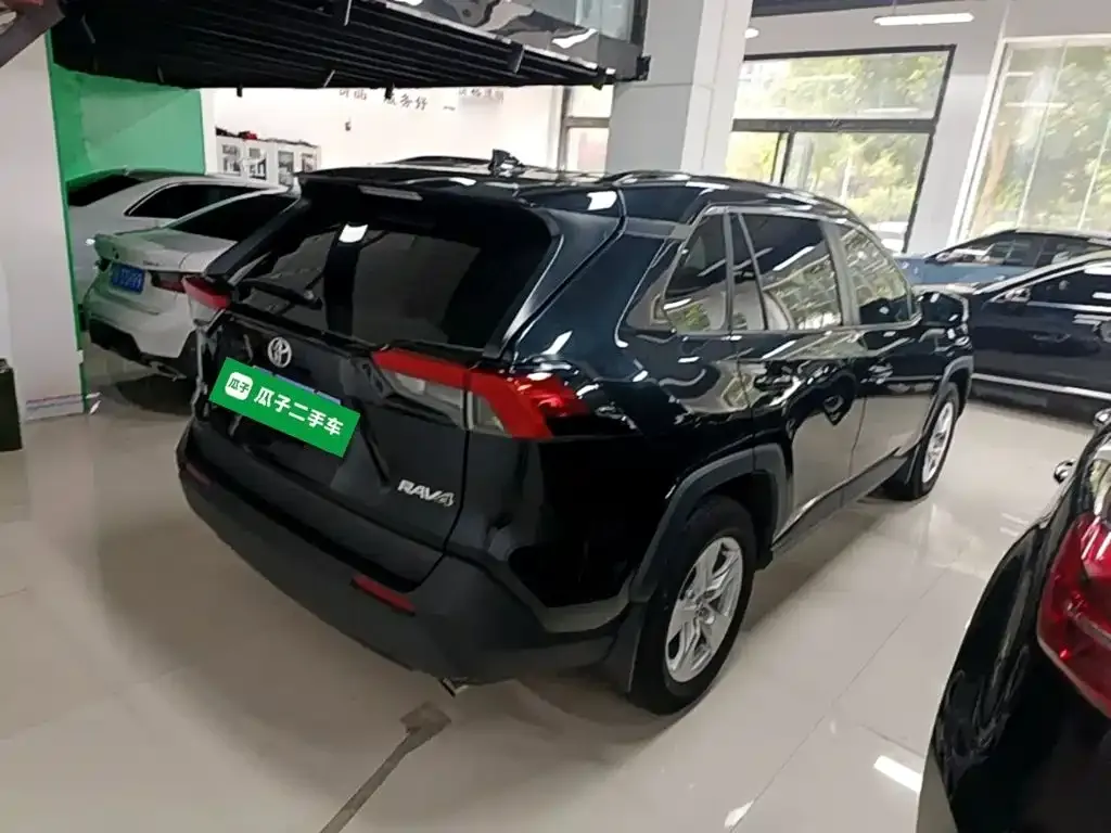 Toyota RAV4 — фото 3