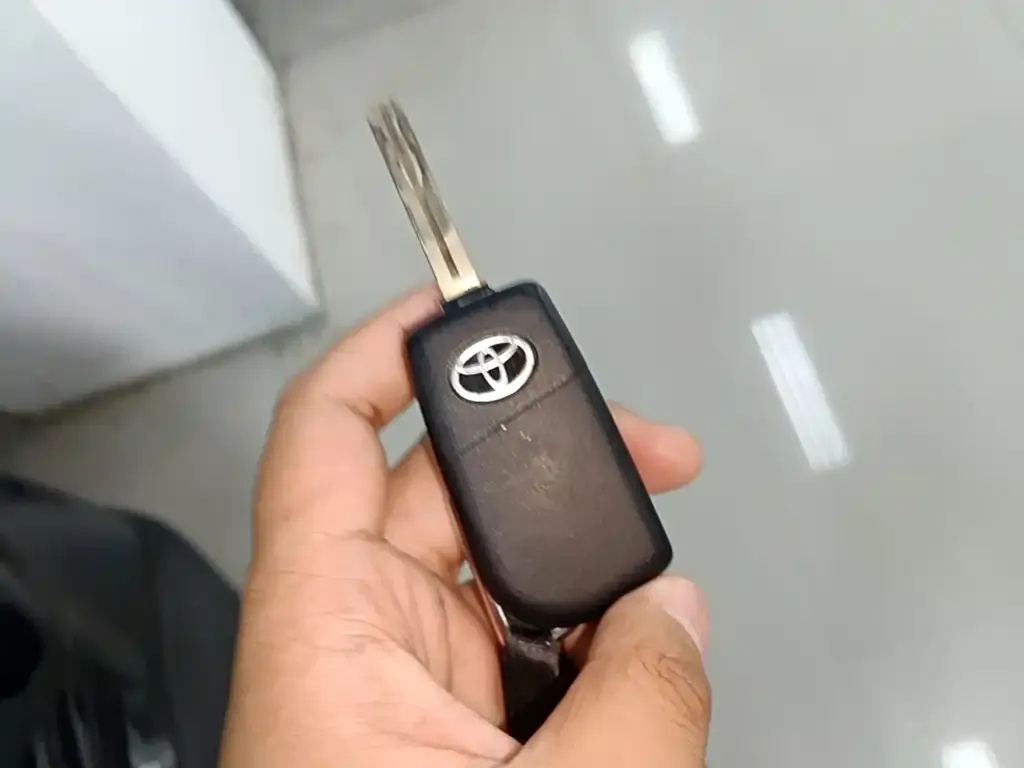 Toyota RAV4 — фото 2