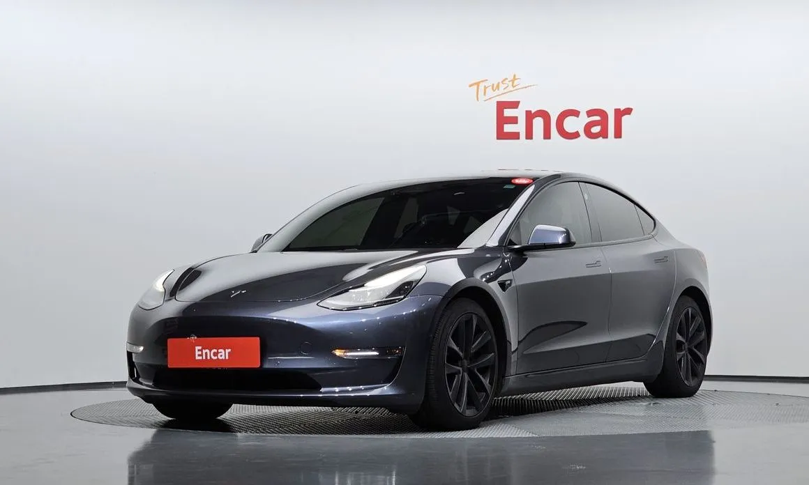 Tesla Model 3 — фото 1