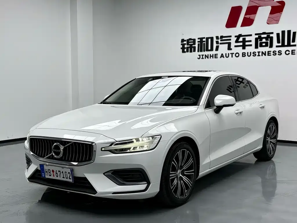 Volvo S60 — фото 1