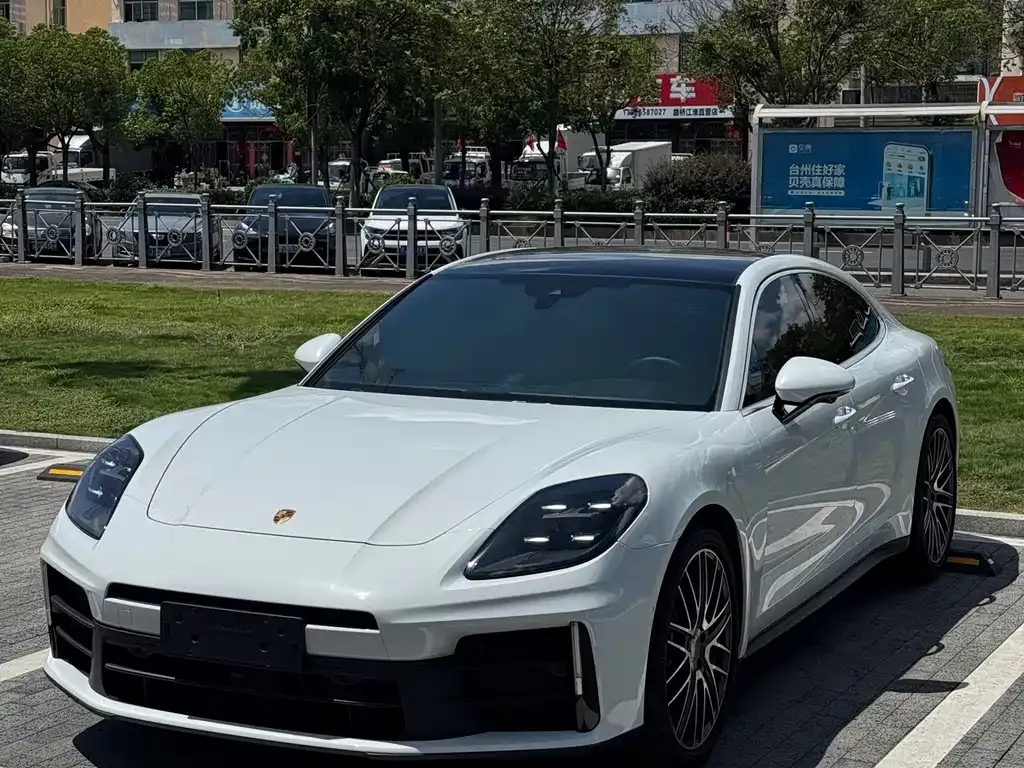 Porsche Panamera — фото 1