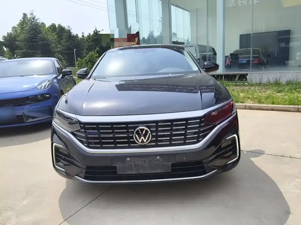 Volkswagen Passat PHEV — фото 4