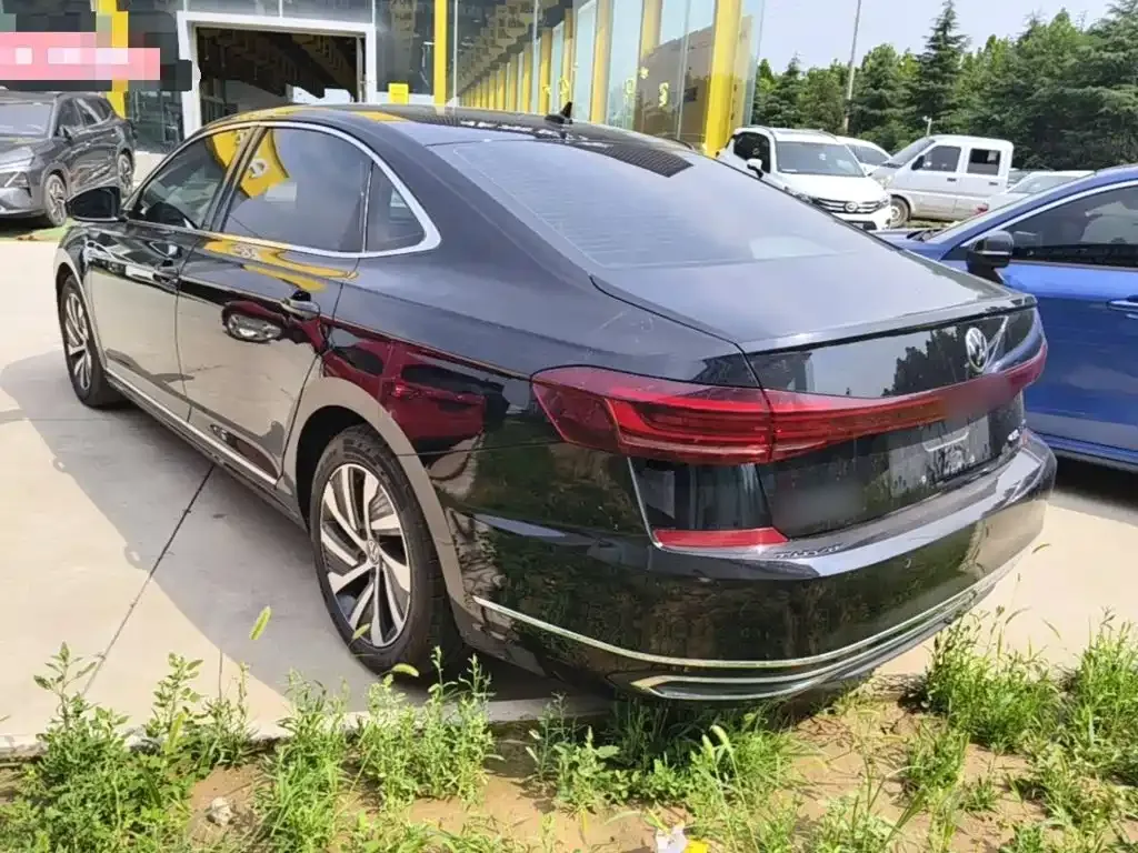 Volkswagen Passat PHEV — фото 3