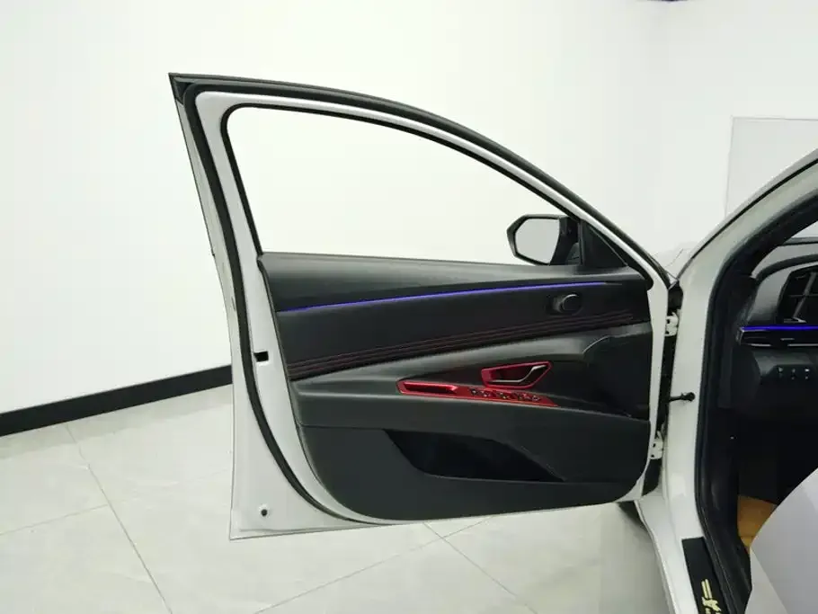 Hyundai Elantra — фото 3