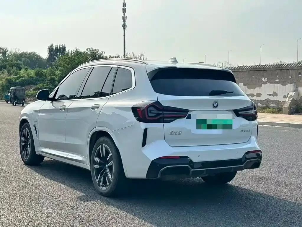 BMW iX3 — фото 3