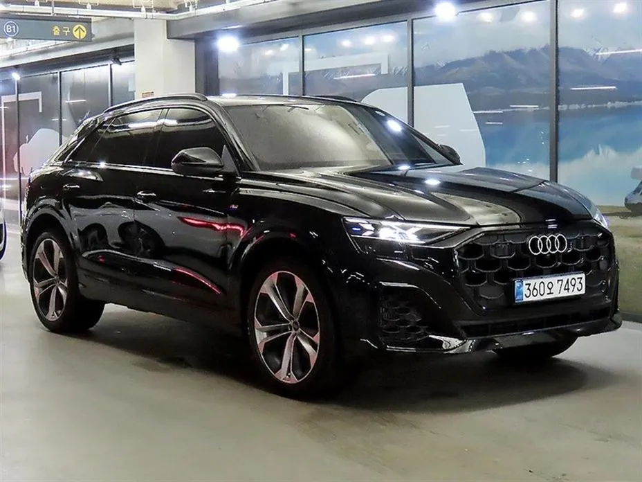 Audi Q8 — фото 1