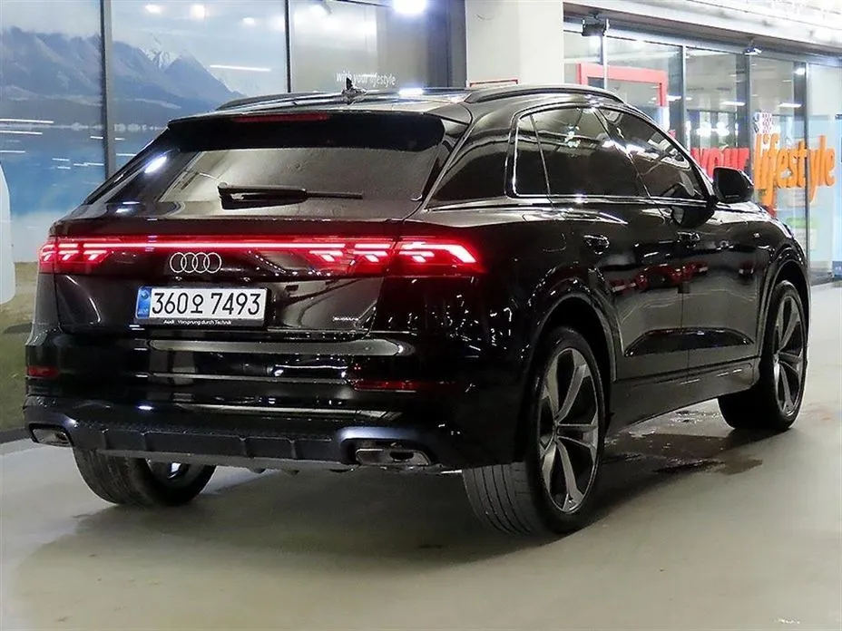 Audi Q8 — фото 7